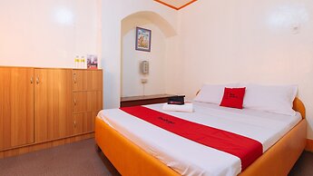 RedDoorz near East Avenue Medical Center