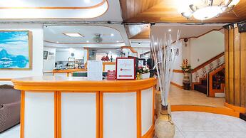 RedDoorz near East Avenue Medical Center