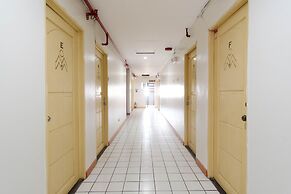 RedDoorz Plus near Johnson and Johnson Paranaque