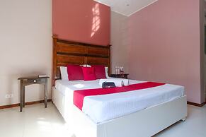 RedDoorz Plus @ West Nautical Road Puerto Galera