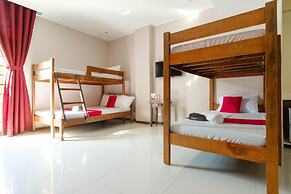 RedDoorz Plus @ West Nautical Road Puerto Galera