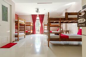 RedDoorz Plus @ West Nautical Road Puerto Galera