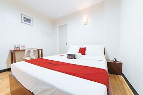 RedDoorz @ Rosario Street Bacolod