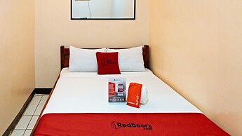 RedDoorz near Baclay Drive Super Metro