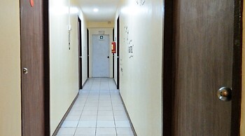 RedDoorz near Baclay Drive Super Metro