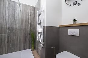 Deluxe Apartments & Rooms In the Center