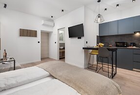 Deluxe Apartments & Rooms In the Center