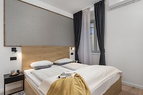 Deluxe Apartments & Rooms In the Center