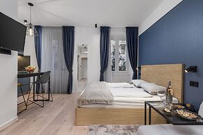 Deluxe Apartments & Rooms In the Center