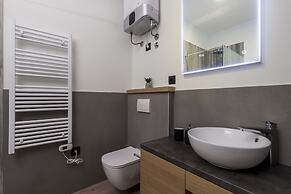 Deluxe Apartments & Rooms In the Center