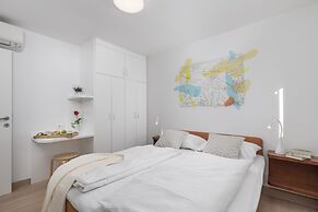 Beautiful Apartment House On The Seaside