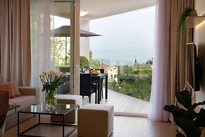 Modern apartment near the sea