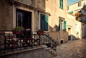 Pile Excellent Location Apartments