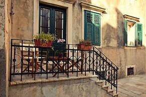 Pile Excellent Location Apartments