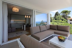 New Apartments with Pool near Beach