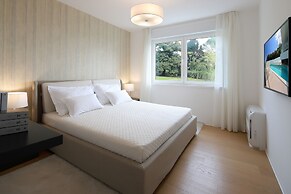 New Apartments with Pool near Beach