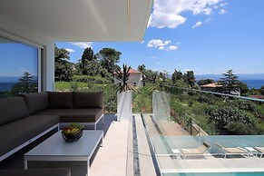 New Apartments with Pool near Beach