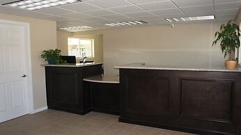 Apple Valley Hotel & Lodge