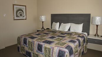 Apple Valley Hotel & Lodge