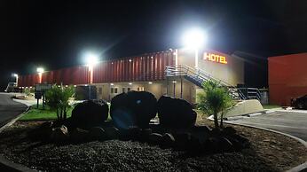 Apple Valley Hotel & Lodge