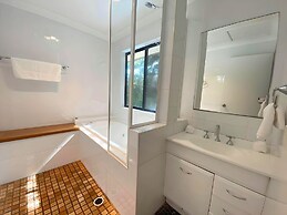 Tiona Palms Holiday Park