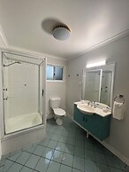 Tiona Palms Holiday Park