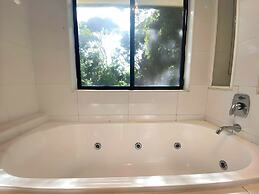 Tiona Palms Holiday Park