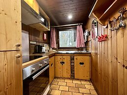 Cozy Forest Chalet Escape