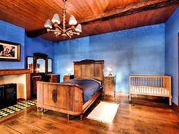 Luxurious Mansion With Indoor Pool and Sauna