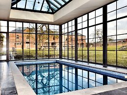 Luxurious Mansion With Indoor Pool and Sauna