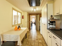 Quiet Cottage near Woods