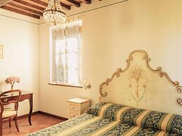 Farmhouse With Swimming Pool in Cortona