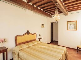 Farmhouse With Swimming Pool in Cortona