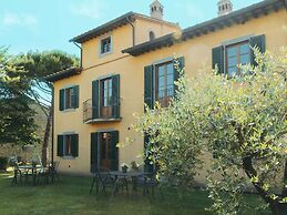 Farmhouse With Swimming Pool in Cortona
