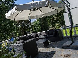 Luxurious Countryside Holiday Home With Pool