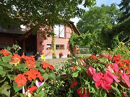 Countryside Apartment With Garden