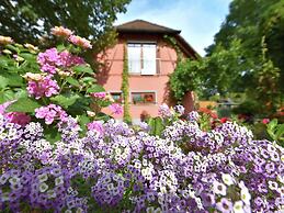 Countryside Apartment With Garden