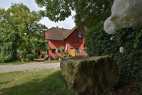 Countryside Apartment With Garden