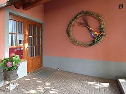 Countryside Apartment With Garden
