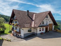 Spacious Apartment in Wehrhalden near Cross Country Skiing