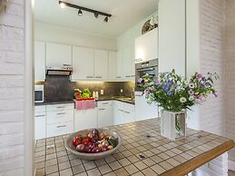 House in Zingem Near Hiking Trails