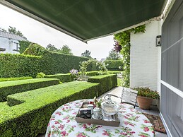 House in Zingem Near Hiking Trails