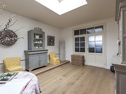 House in Zingem Near Hiking Trails