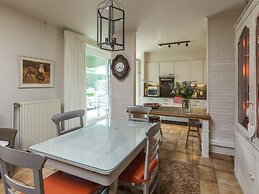 House in Zingem Near Hiking Trails