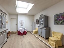House in Zingem Near Hiking Trails