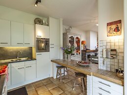 House in Zingem Near Hiking Trails
