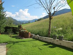 Voluminous Apartment near Ski Slopes in Maria Alm