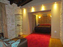 Attractive Greek House with Private Pool near Sea & City Center