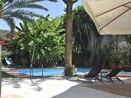 Attractive Greek House with Private Pool near Sea & City Center