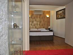 Attractive Greek House with Private Pool near Sea & City Center